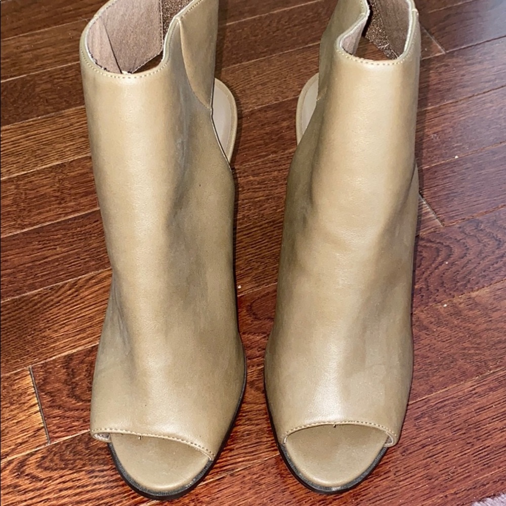Brand new, never worn size 10 Wild Diva shoes!